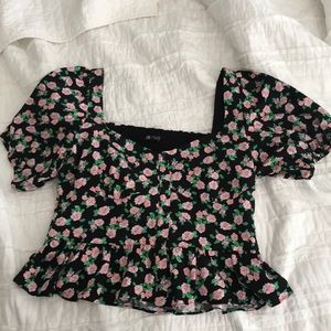 NWOT Zara puff sleeve ruffle hem floral crop top